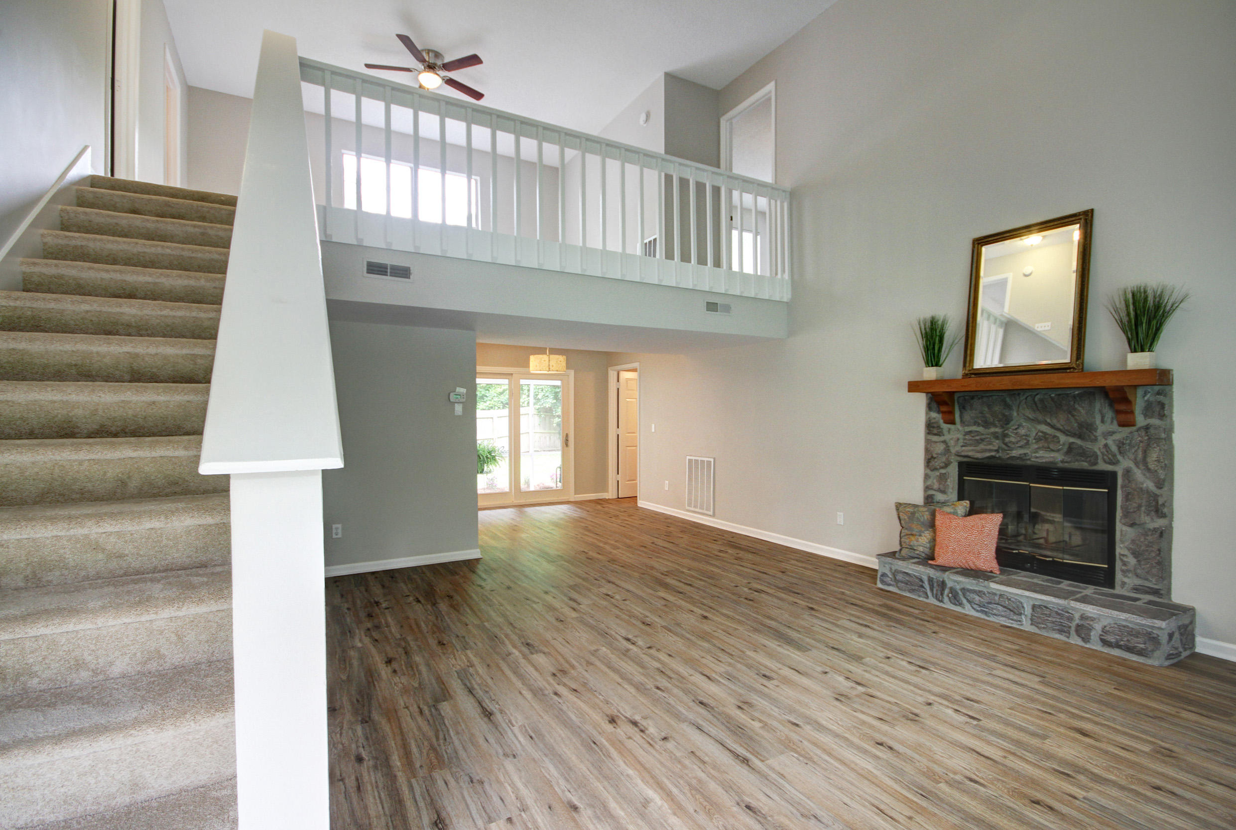 519 Castle Hall Road Mount Pleasant, SC 29464 - Photo 5 of 37 Living Room