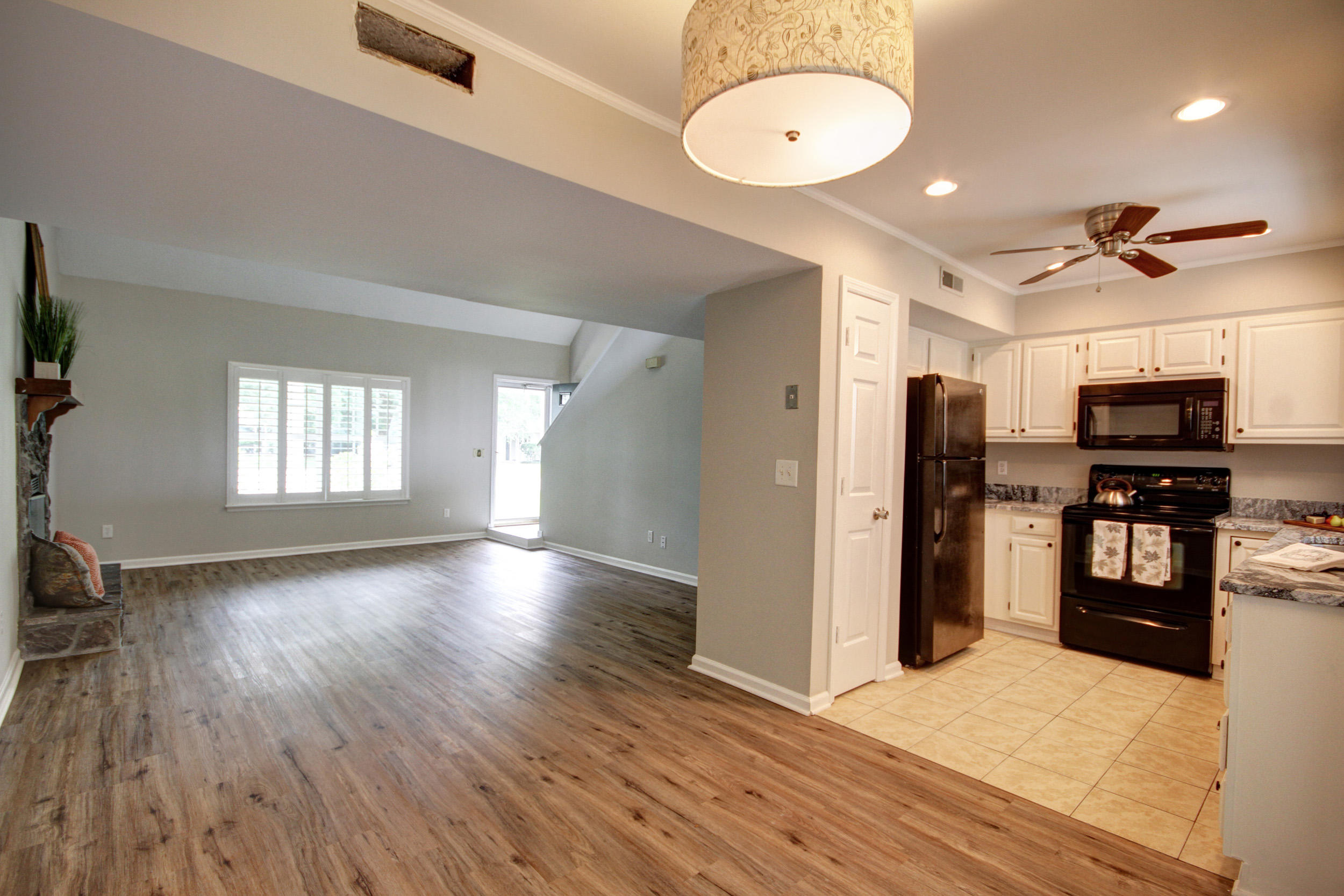 519 Castle Hall Road Mount Pleasant, SC 29464 - Photo 7 of 37 Kitchen