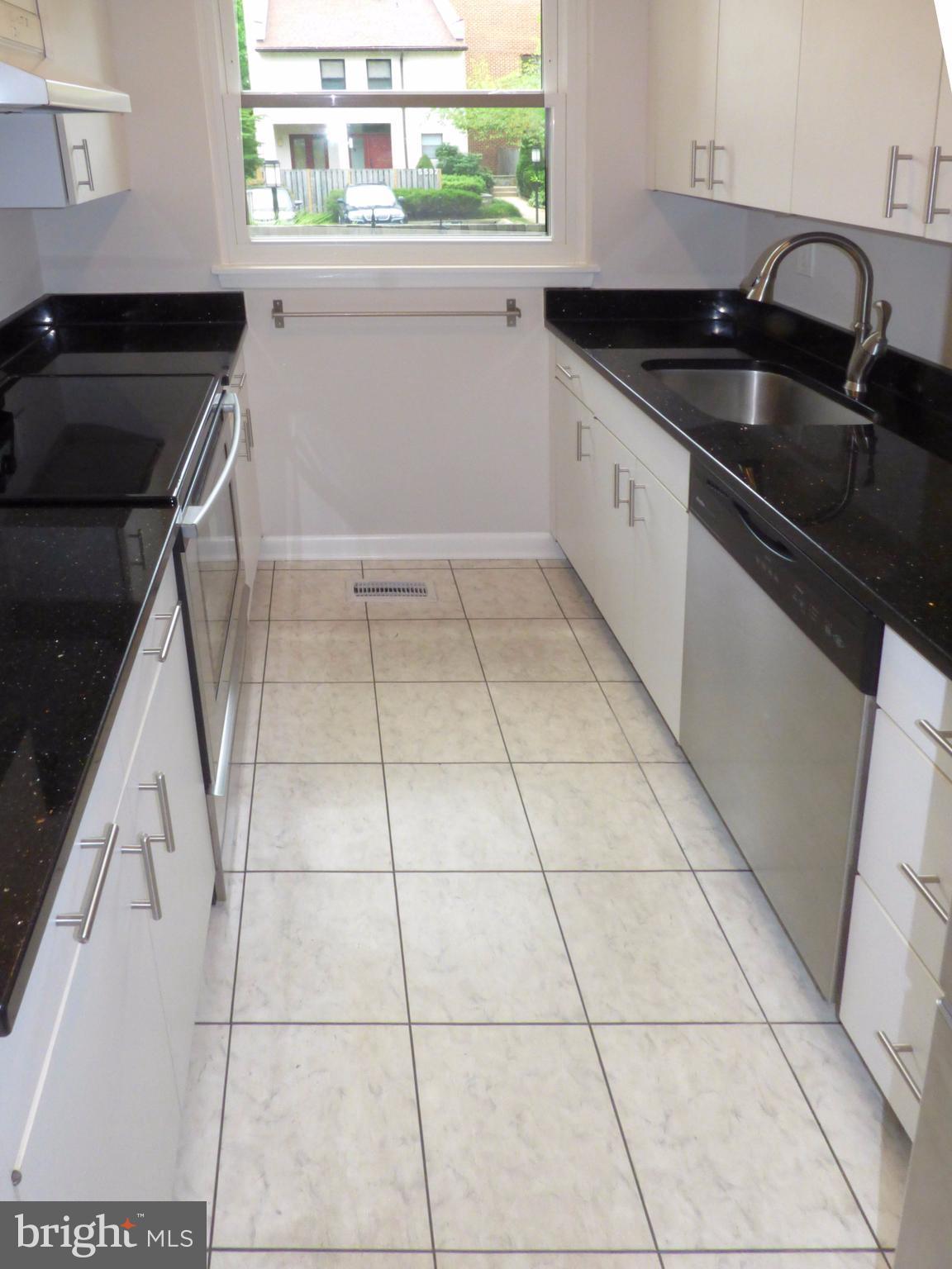 5553 Vantage Point Road, Unit 24 Columbia, MD 21044 - Photo 8 of 12 Kitchen