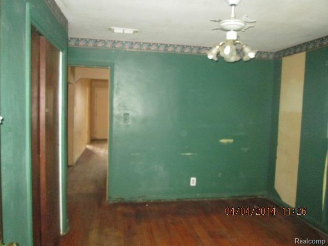 20832 Ridgemont Road Harper Woods, MI 48225 - Photo 11 of 13 IMG_4896.jpg