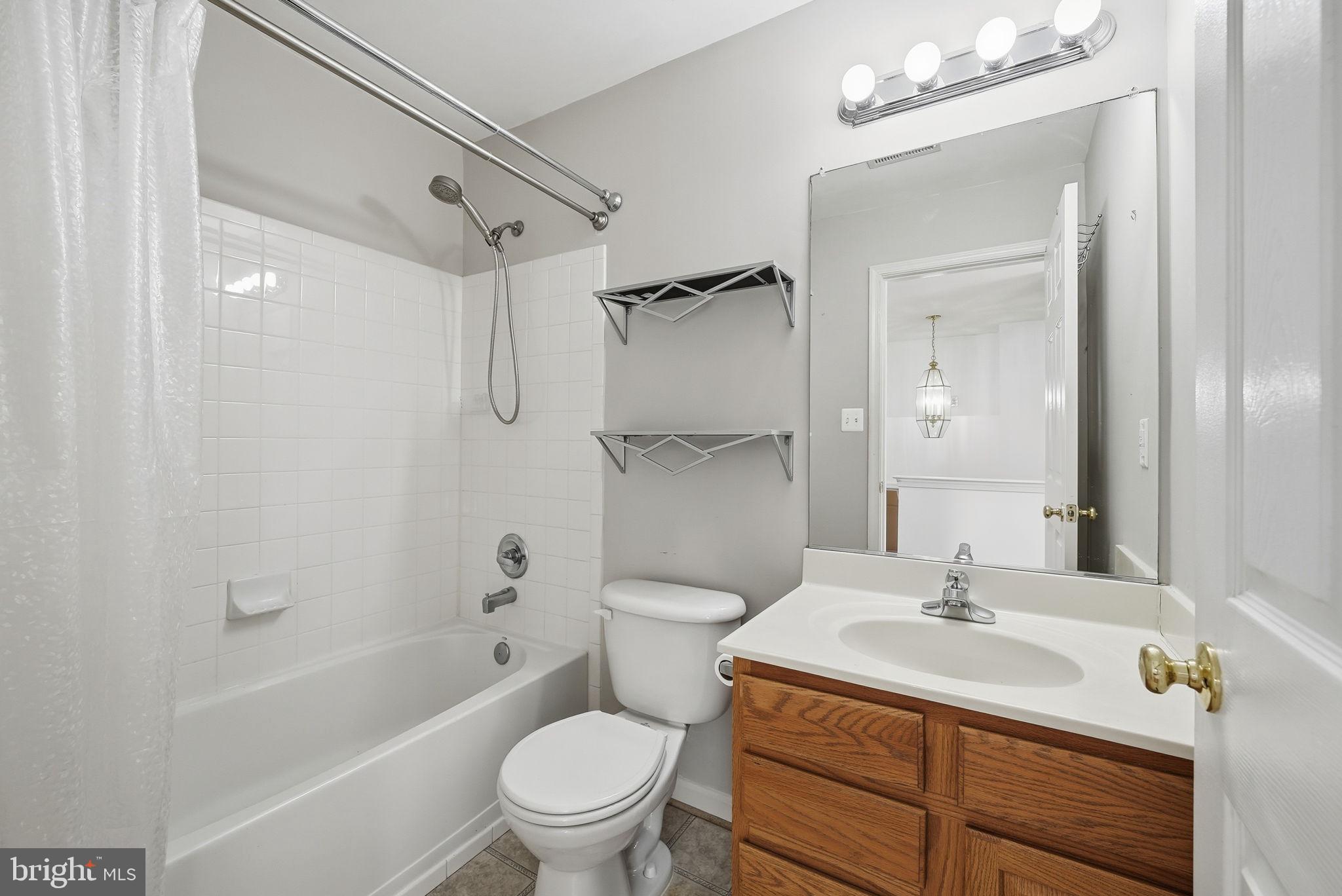 6800 Innesfree Way Gainesville, VA 20155 - Photo 19 of 32 a bathroom with a sink toilet tub and shower
