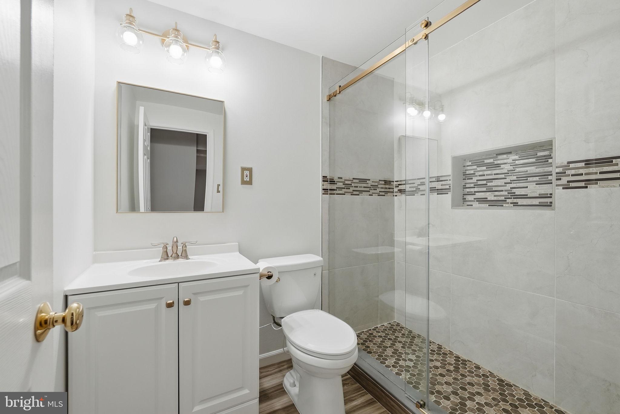 6800 Innesfree Way Gainesville, VA 20155 - Photo 28 of 32 a bathroom with a toilet sink and shower