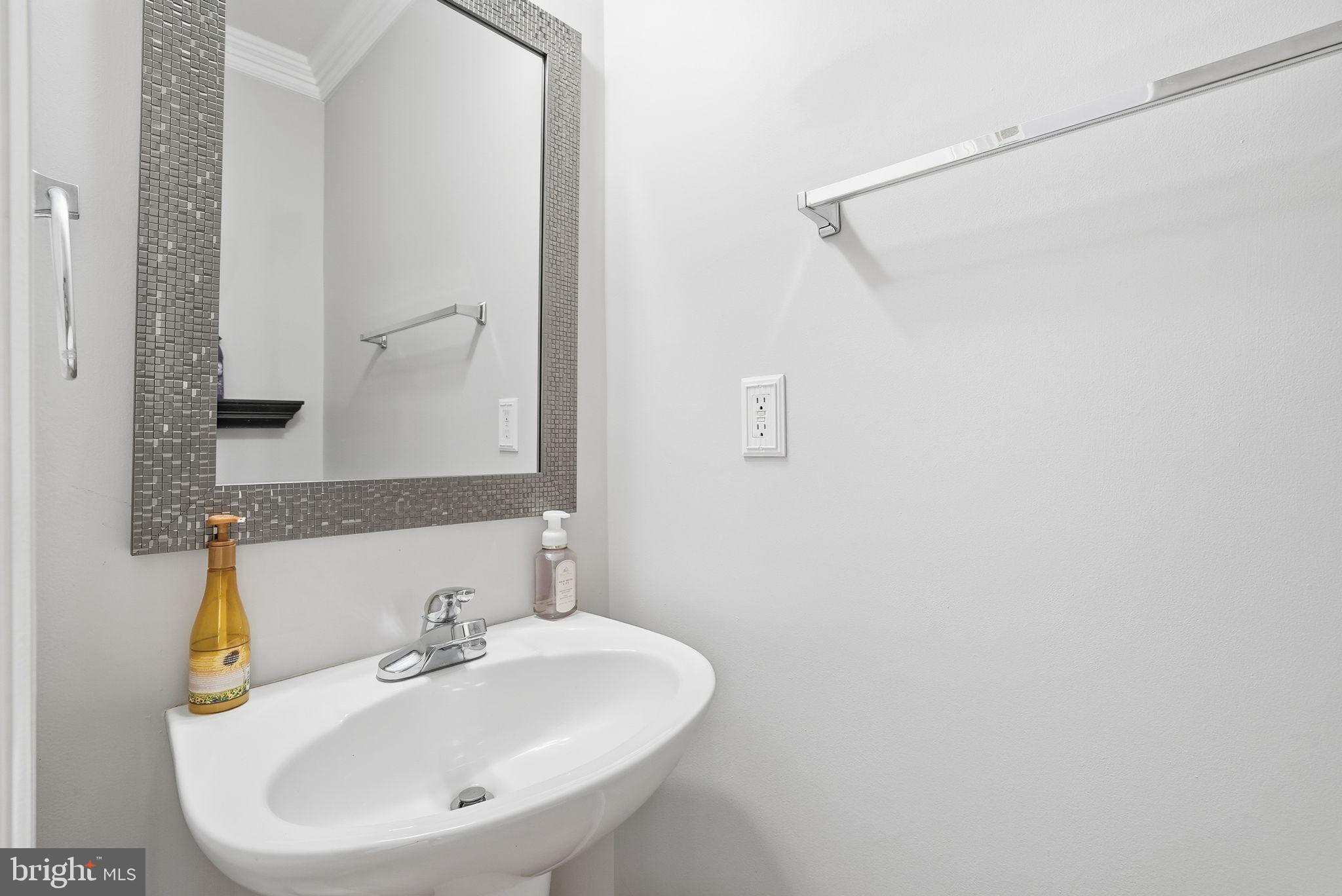6800 Innesfree Way Gainesville, VA 20155 - Photo 10 of 32 a bathroom with a sink and a mirror