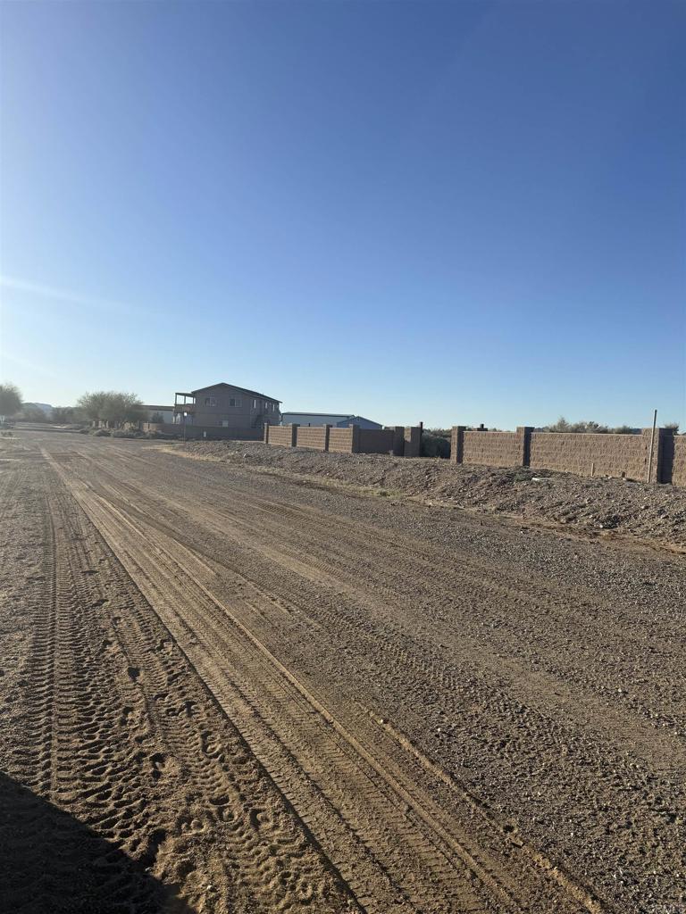2657 Rio Vista Way Winterhaven, CA 92283 - Photo 4 of 7 Rio Vista Way - looking to the South