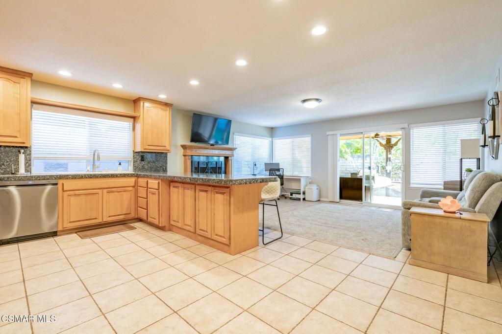 1816 Hillary Court Simi Valley, CA 93065 - Photo 13 of 58