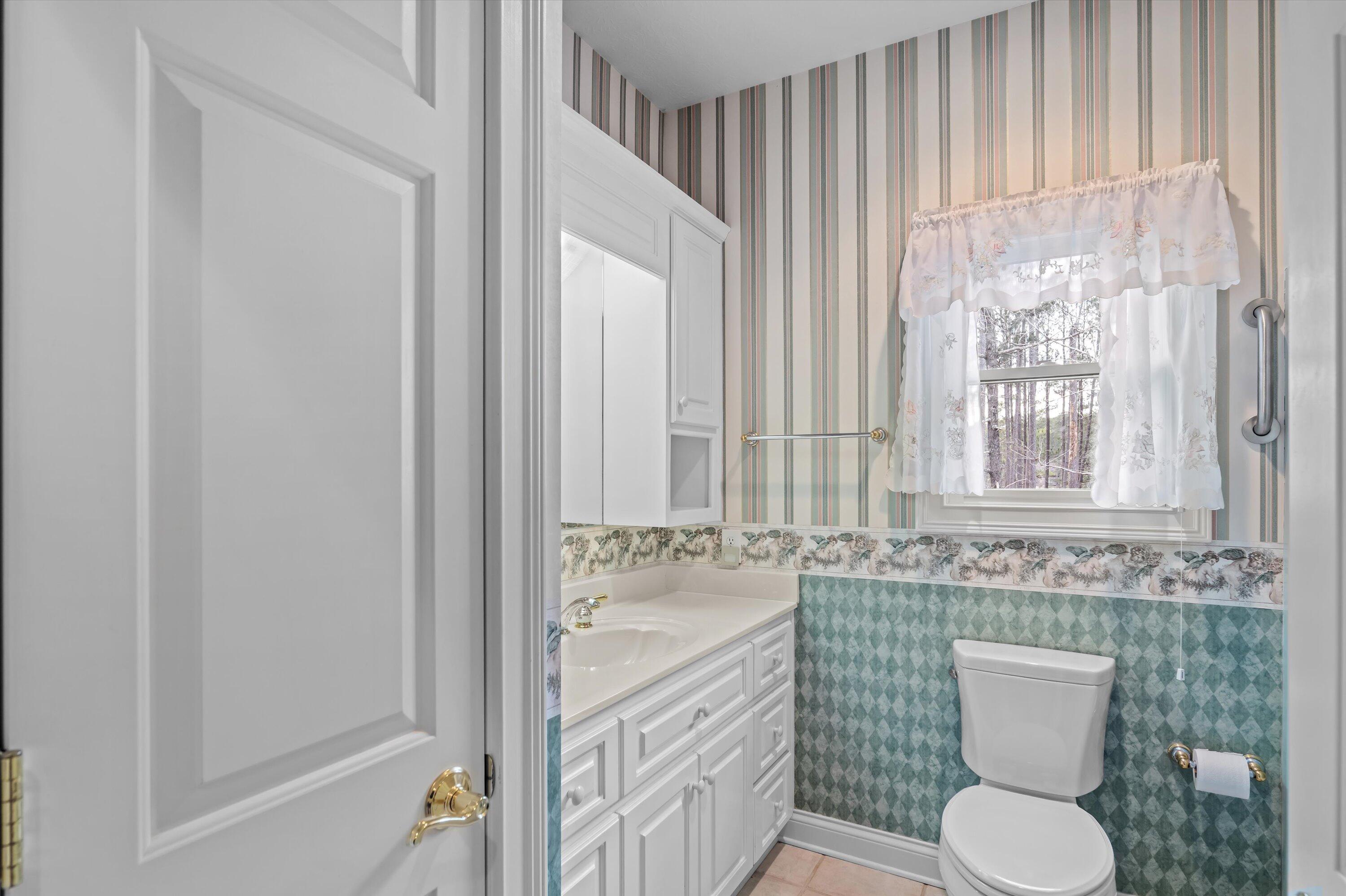 210 Daly Place McCormick, SC 29835 - Photo 25 of 56 Full guest bathroom on main floor
