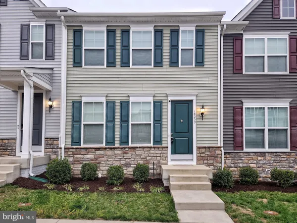 $2,900 | 18259 Summit Pointe Drive, Triangle, VA 22172