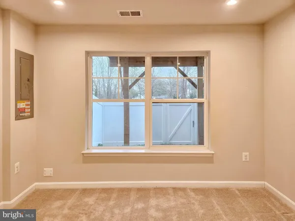 $2,900 | 18259 Summit Pointe Drive, Triangle, VA 22172