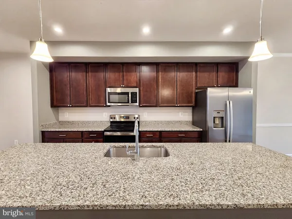 $2,900 | 18259 Summit Pointe Drive, Triangle, VA 22172