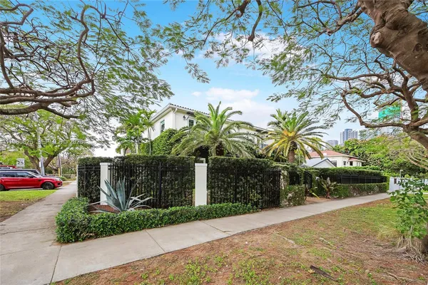 $19,900 | 1898 South Miami Avenue, Miami, FL 33129