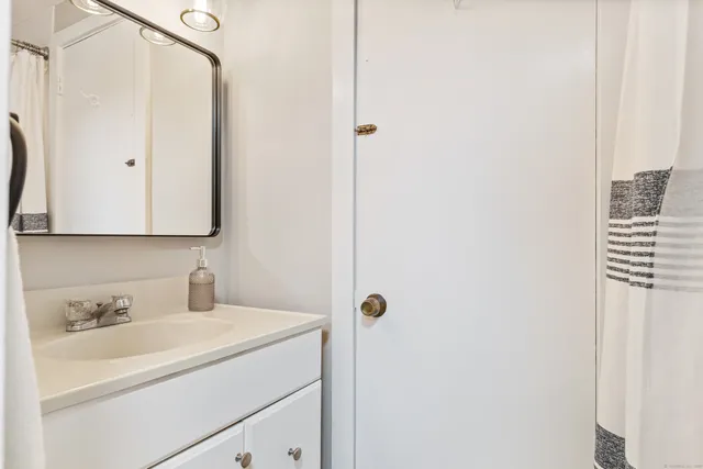 $1,050,000 | 176 Shore Road, Clinton, CT 06413