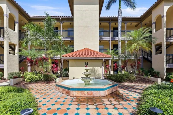 $299,900 | 2400 Feather Sound Drive, Unit 1424, Clearwater, FL 33762