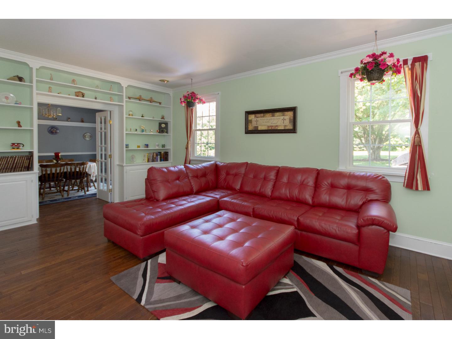 842 Meadowview Road Kennett Square, PA 19348 - Photo 4 of 19 Living Room
