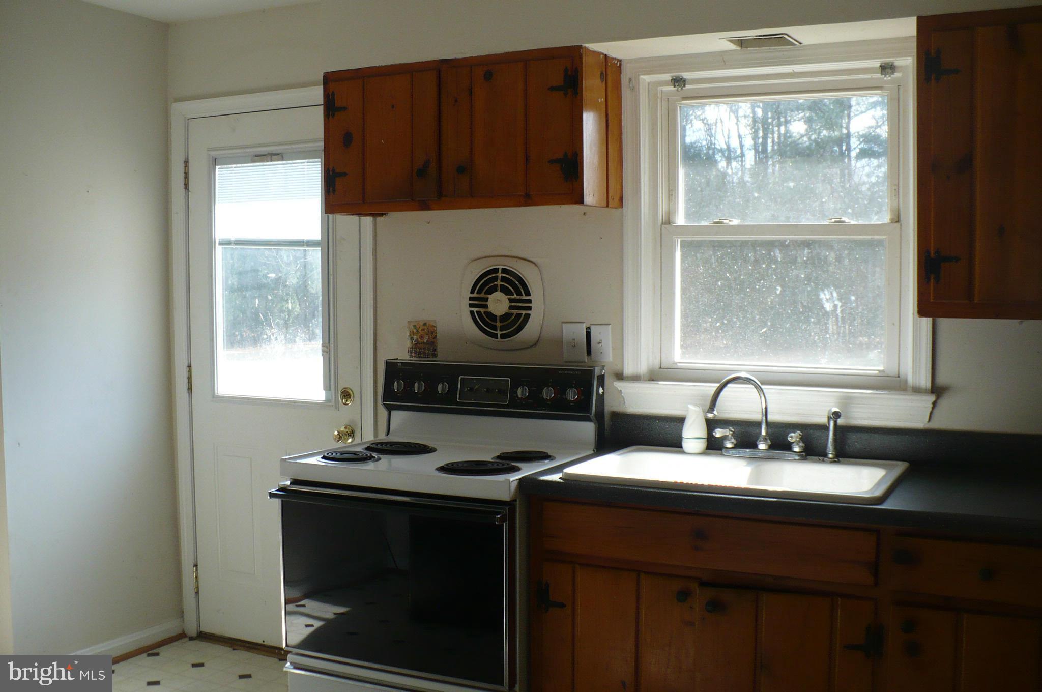 20023 Beaver Dam Road Beaverdam, VA 23015 - Photo 5 of 12 Kitchen