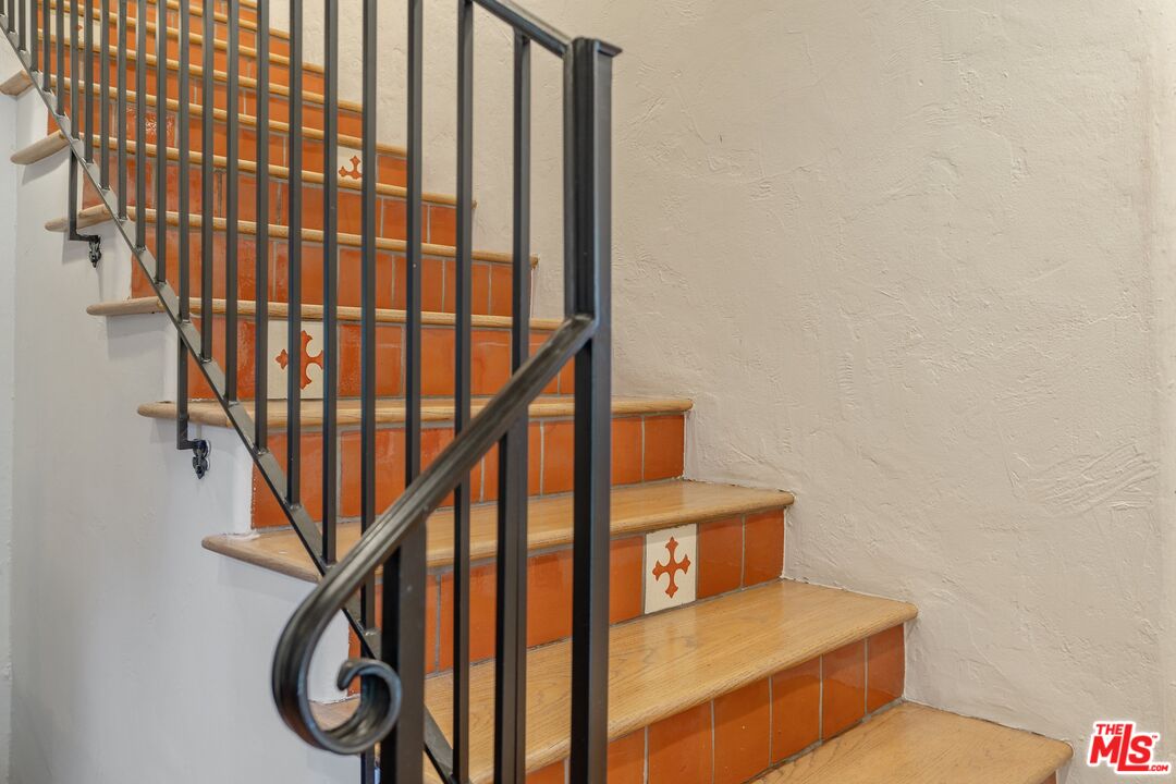 1643 Queens Road Los Angeles, CA 90069 - Photo 22 of 44 a view of entryway