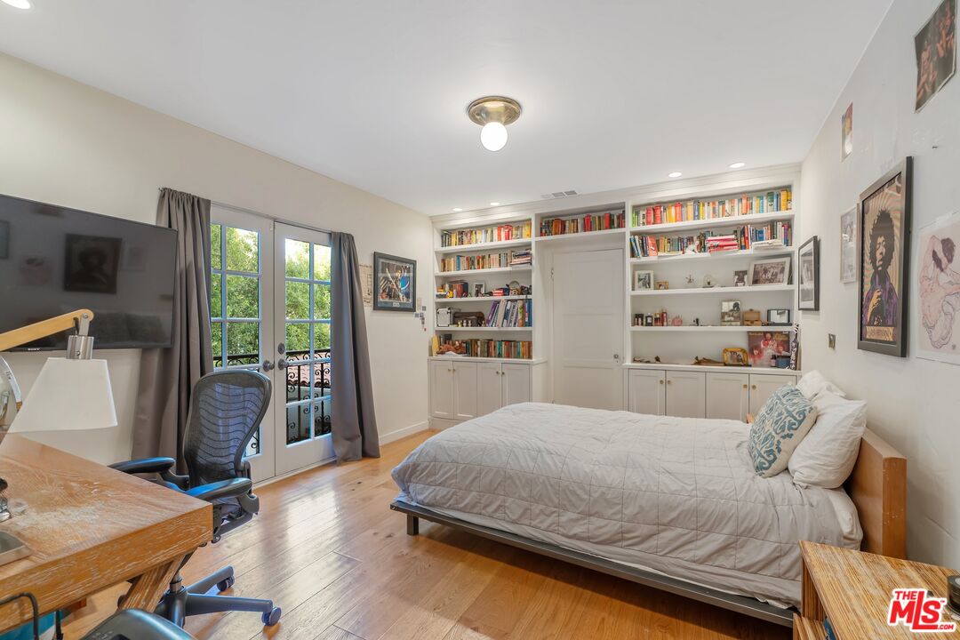 1643 Queens Road Los Angeles, CA 90069 - Photo 30 of 44 a bedroom with a large bed and a flat tv screen