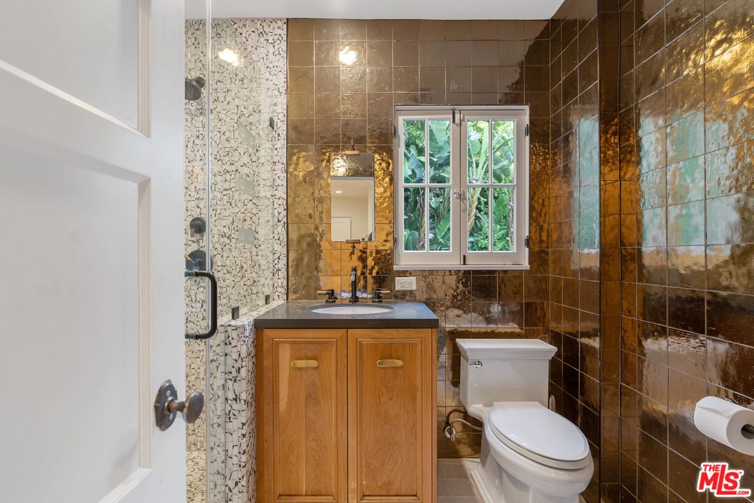 1643 Queens Road Los Angeles, CA 90069 - Photo 31 of 44 a bathroom with a toilet a sink and a shower