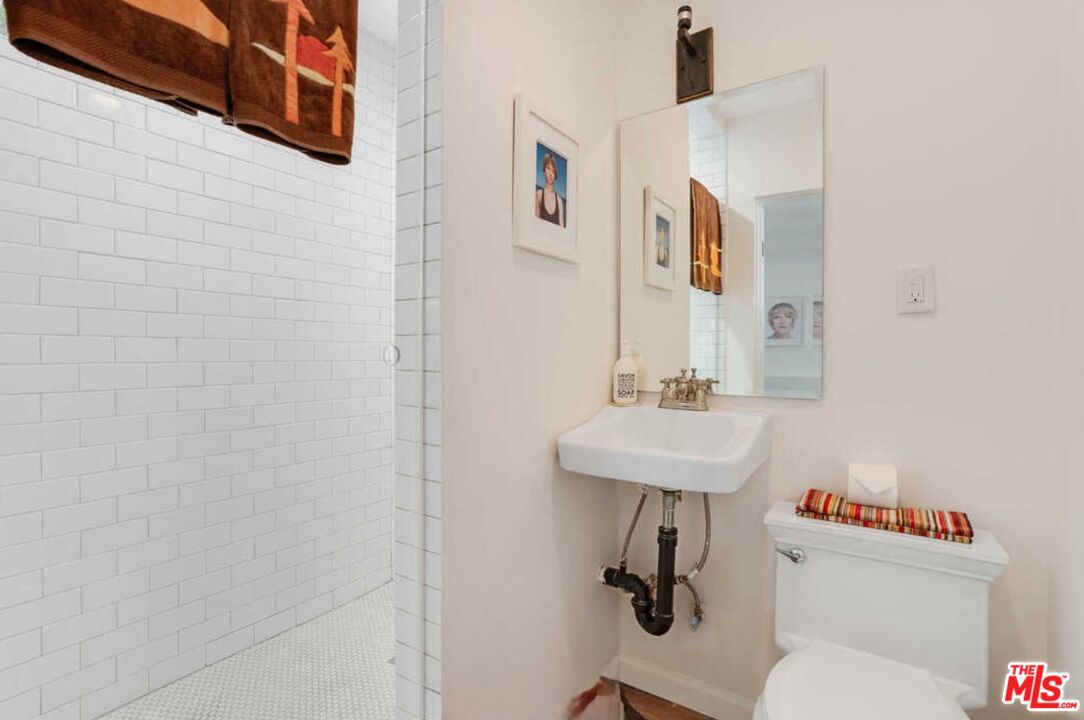 1643 Queens Road Los Angeles, CA 90069 - Photo 35 of 44 a bathroom with a sink mirror vanity and toilet