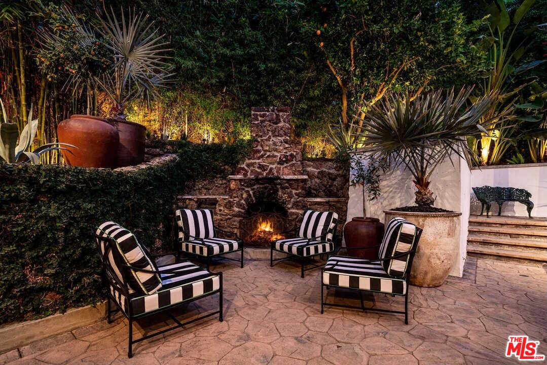 1643 Queens Road Los Angeles, CA 90069 - Photo 43 of 44 a view of outdoor space yard and patio