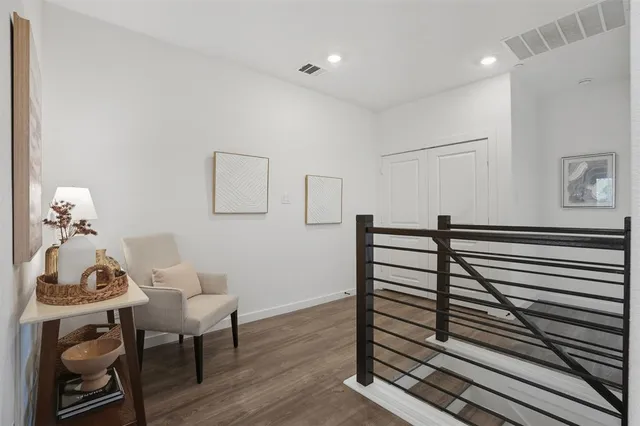 a view of a livingroom with furniture
