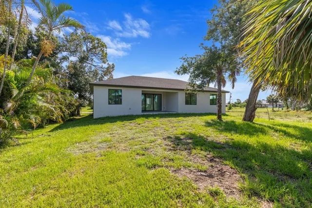 a view of a house with a backyard