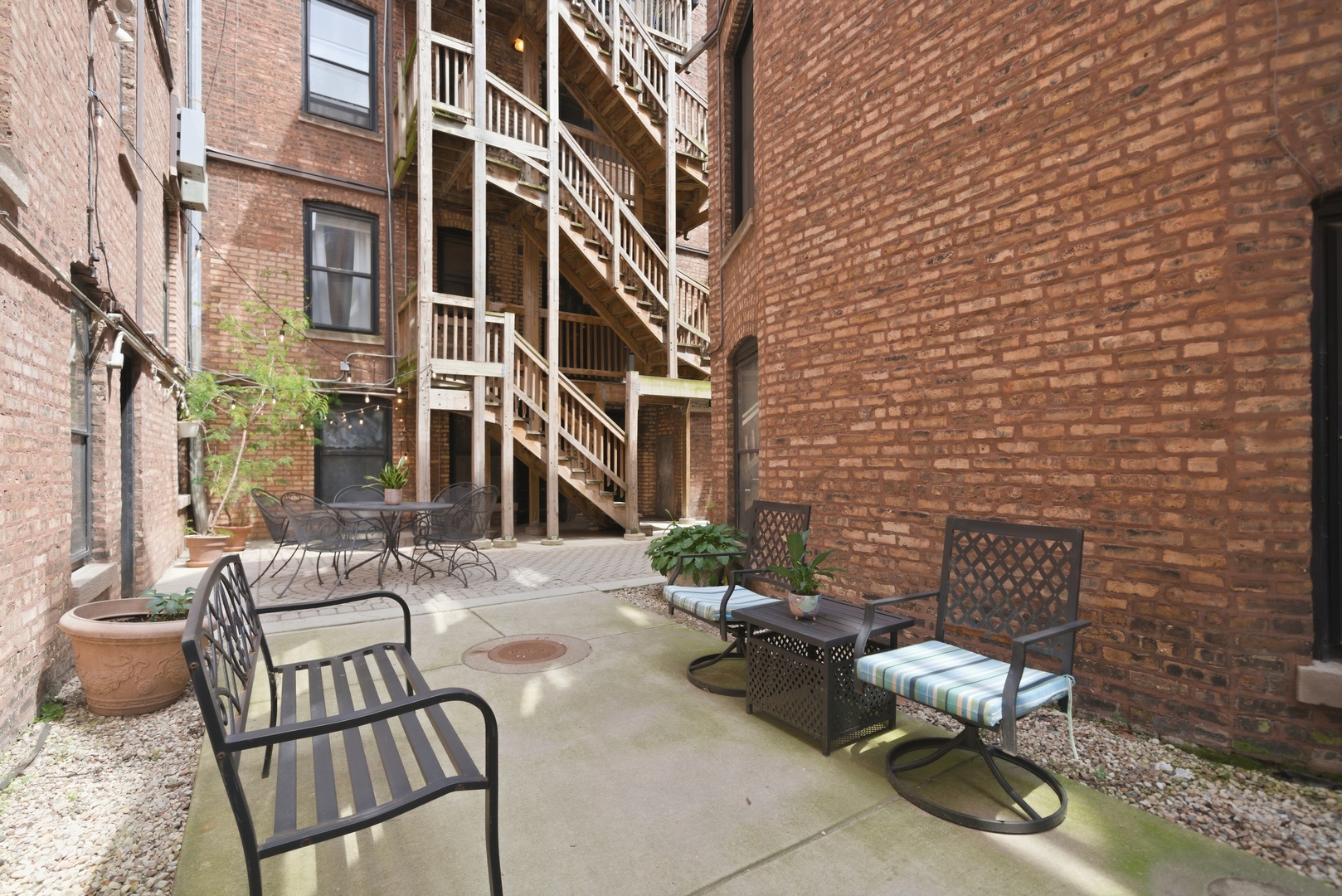 518 West Surf Street, Unit 1 Chicago, IL 60657 - Photo 27 of 41
