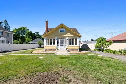 $689,900 | 17 Munroe Street, Lynnfield, MA 01940