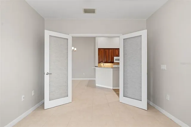 an empty room with mirror in it