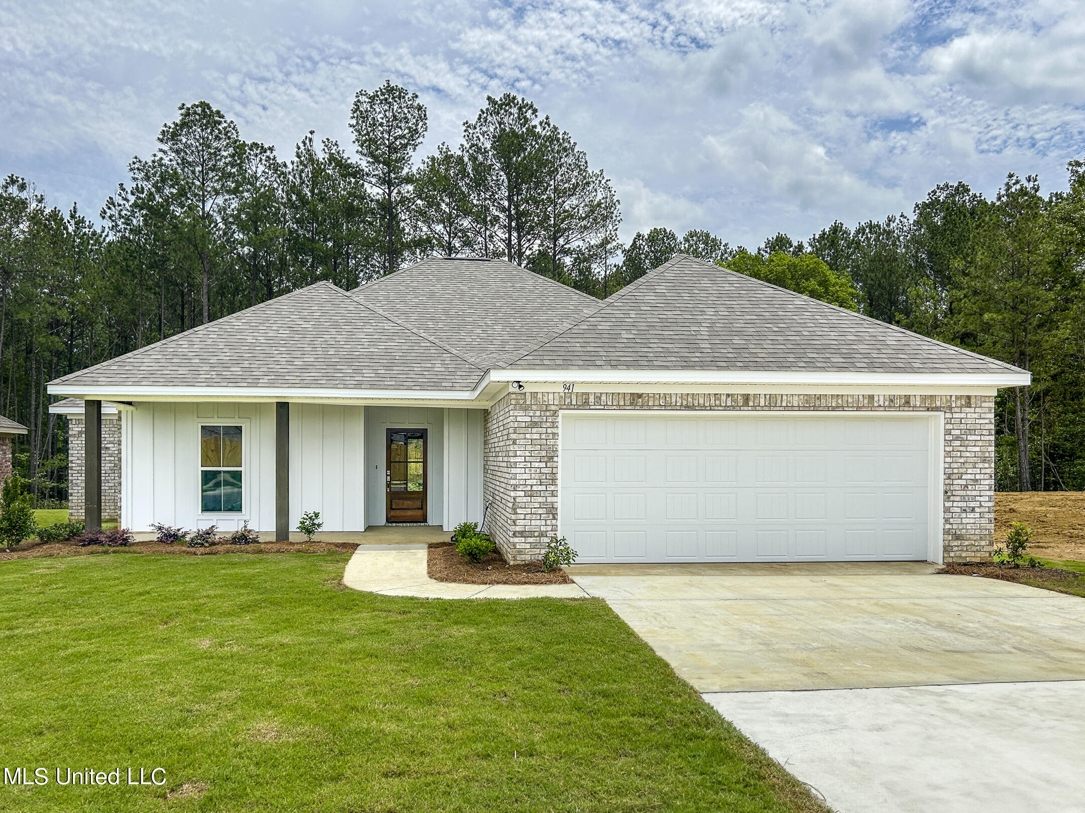 941 Riverside Lane Pearl, MS 39208 - Photo 1 of 19 Front