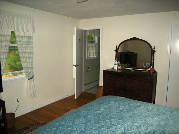 15 Roberts Road Wilmington, MA 01887 - Photo 12 of 14 Gallery Image 12