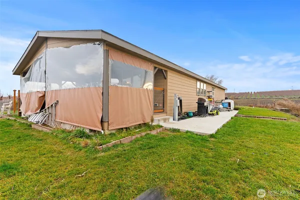 a view of a back yard of the house