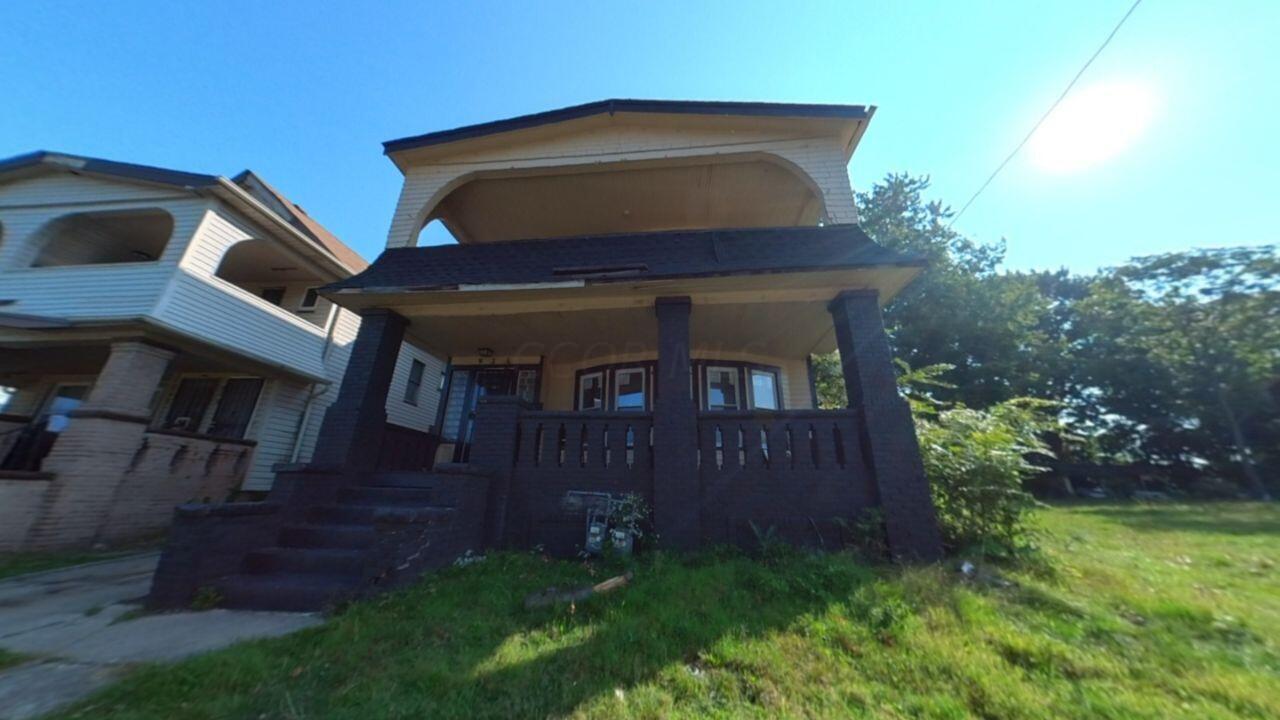 925 Parkway Road Cleveland, OH 44108 - Photo 14 of 29 Front_Yard