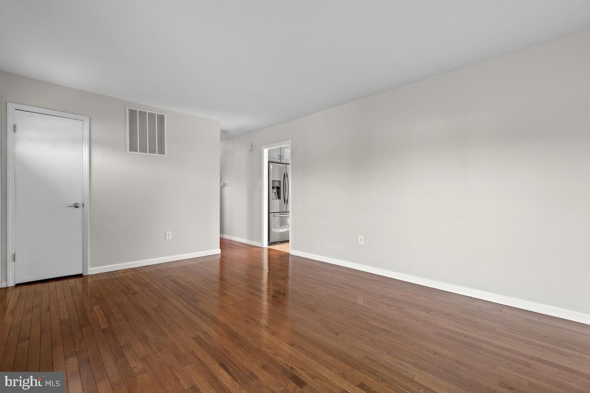 7906 Yellow Springs Road Frederick, MD 21702 - Photo 6 of 35 Living Room