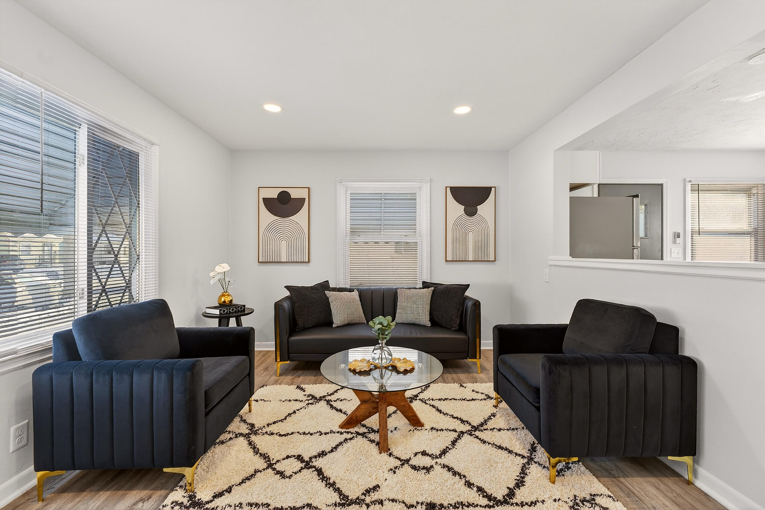 4545 North 45th Street Milwaukee, WI 53218 - Photo 4 of 32 Living Room