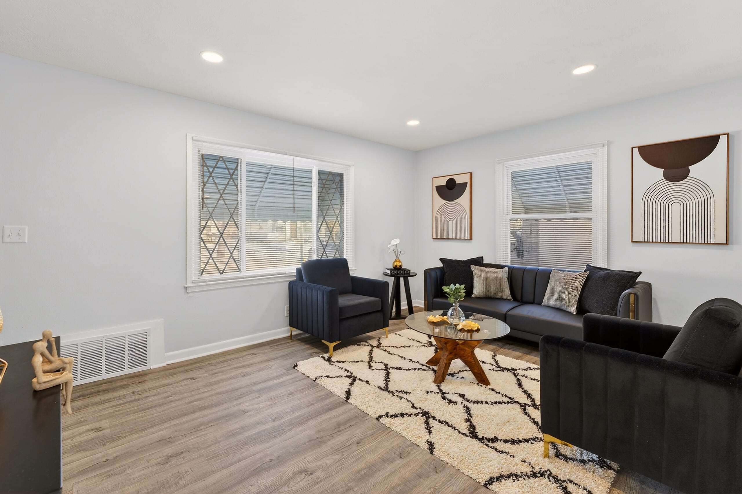 4545 North 45th Street Milwaukee, WI 53218 - Photo 5 of 32 Living Room