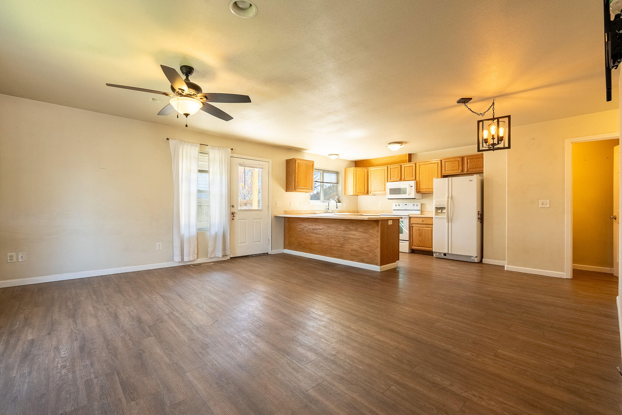 114 Cedar Street Central Point, OR 97502 - Photo 6 of 47 DSC02437-HDR