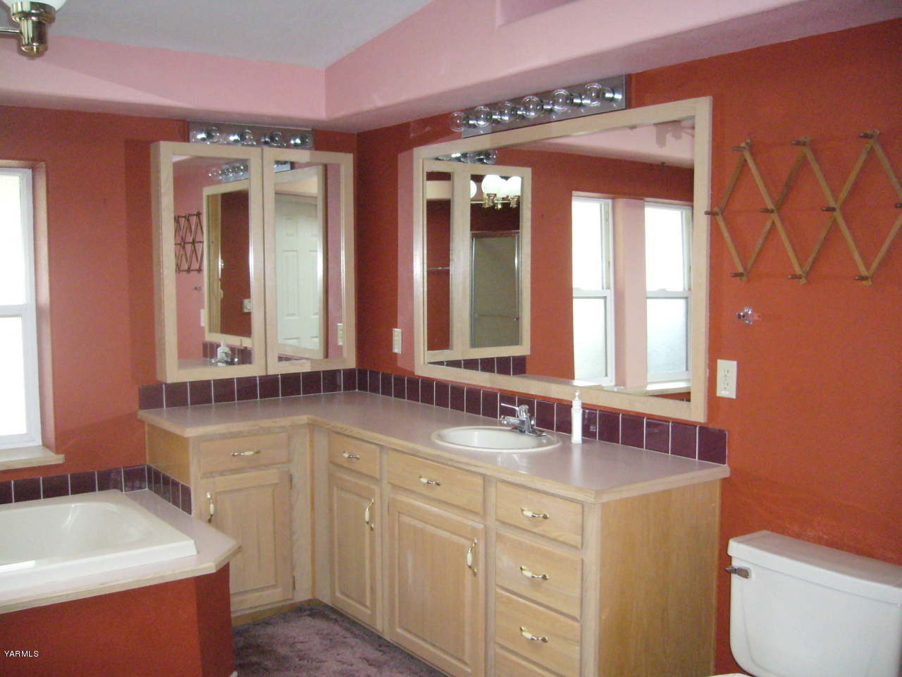 420 Schut Road Moxee, WA 98936 - Photo 14 of 24 Master Bath 2
