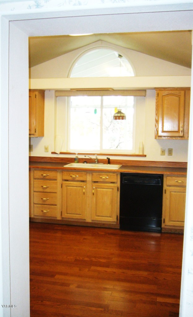 420 Schut Road Moxee, WA 98936 - Photo 8 of 24 Kitchen 3