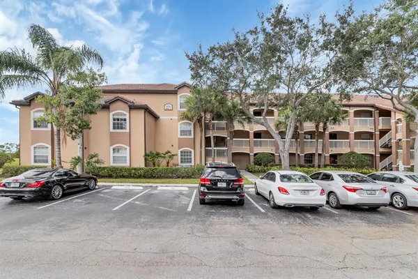 $1,300 | 13929 Fairway Island Drive, Unit 812, Orlando, FL 32837