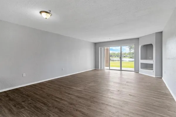 $1,300 | 13929 Fairway Island Drive, Unit 812, Orlando, FL 32837