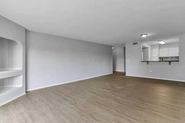 $1,300 | 13929 Fairway Island Drive, Unit 812, Orlando, FL 32837