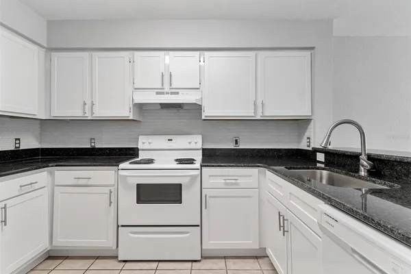 $1,300 | 13929 Fairway Island Drive, Unit 812, Orlando, FL 32837