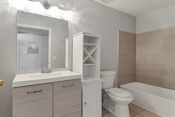 $1,300 | 13929 Fairway Island Drive, Unit 812, Orlando, FL 32837