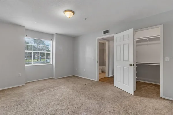 $1,300 | 13929 Fairway Island Drive, Unit 812, Orlando, FL 32837