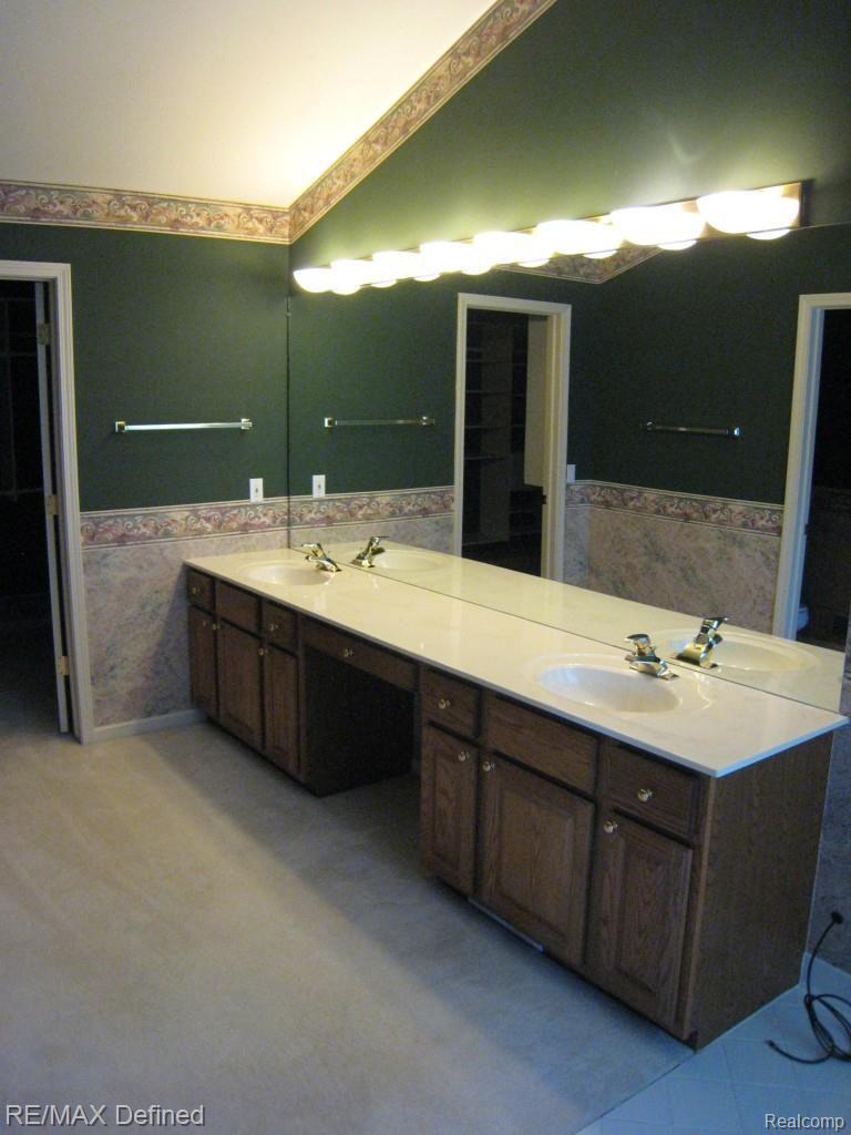 798 Loggers Circle Rochester, MI 48307 - Photo 22 of 32 Loggers Circle 035.jpg
