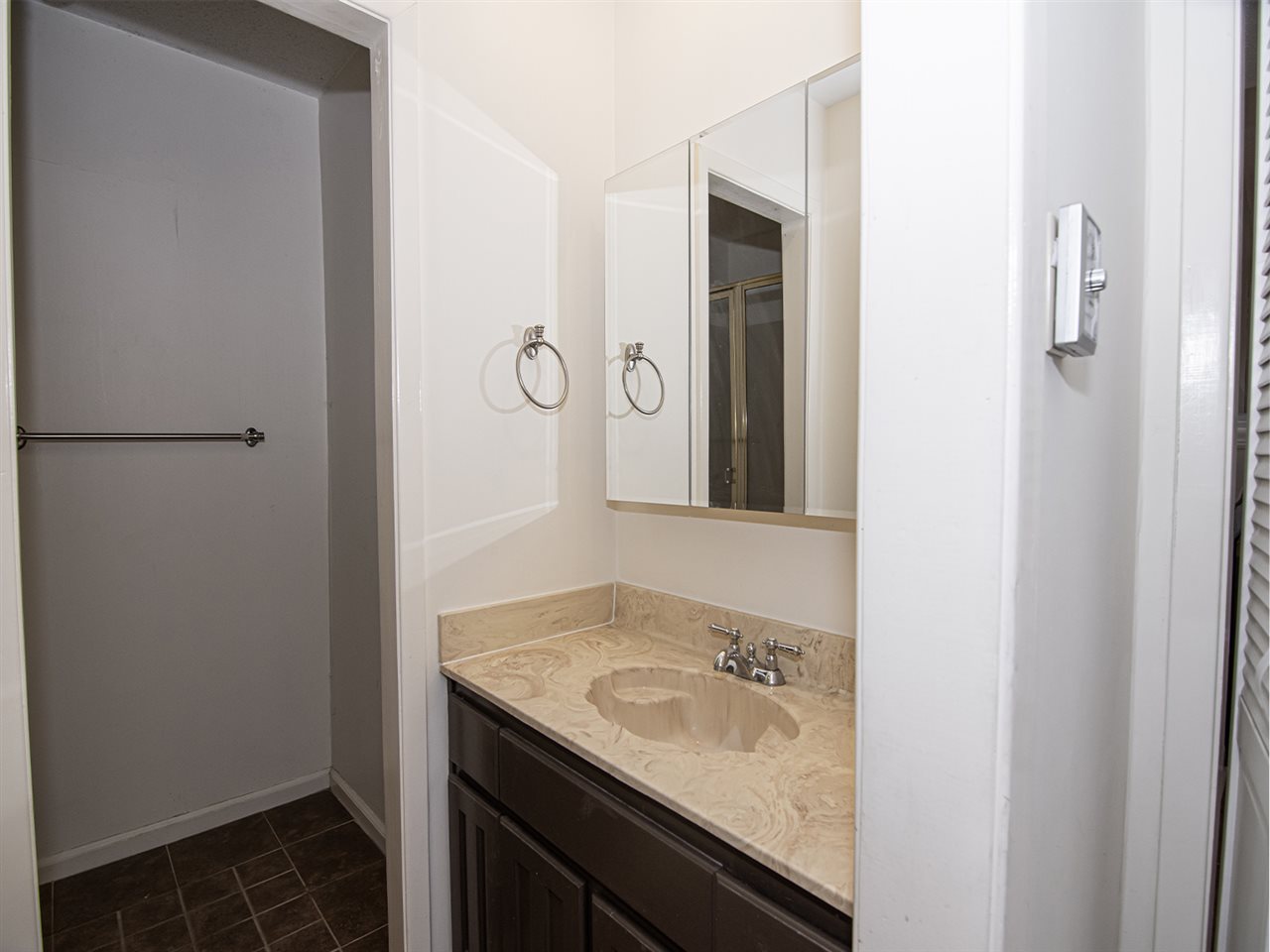 1926 Allenby Road, Unit 11 Germantown, TN 38139 - Photo 12 of 25 Gallery Image 12