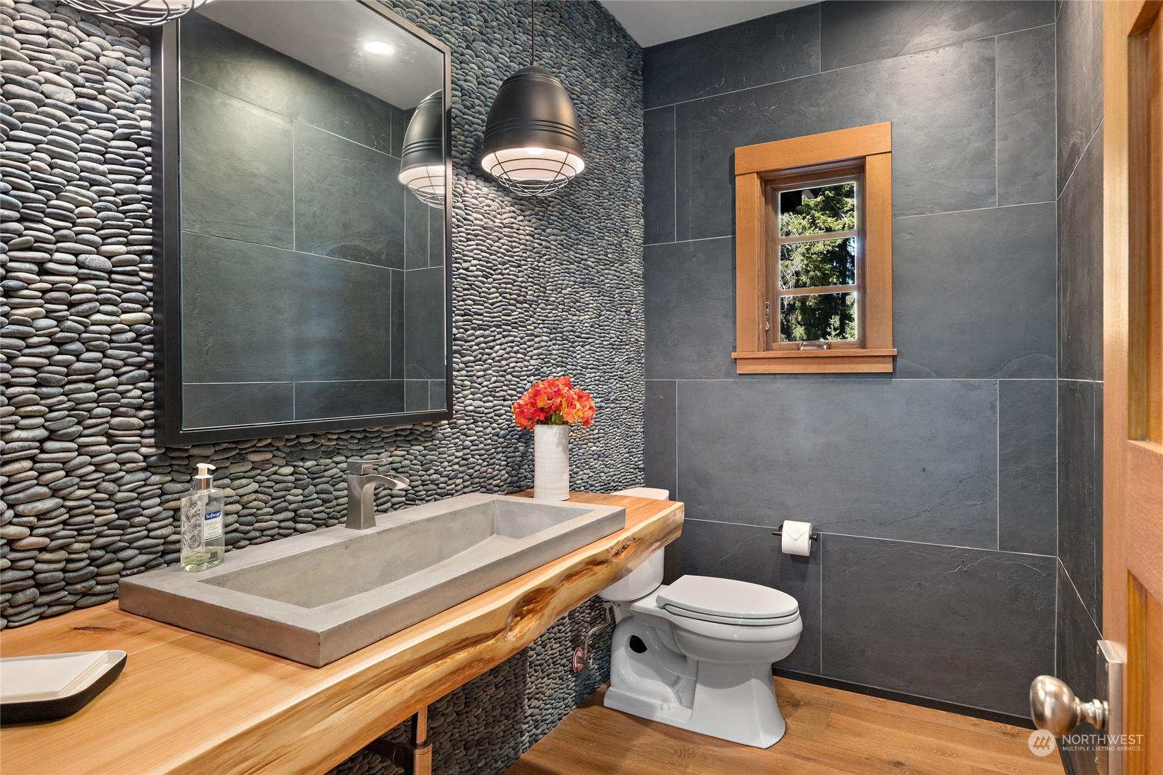 1040 Pinegrass Loop Cle Elum, WA 98922 - Photo 20 of 39 a bathroom with a sink a toilet and a mirror