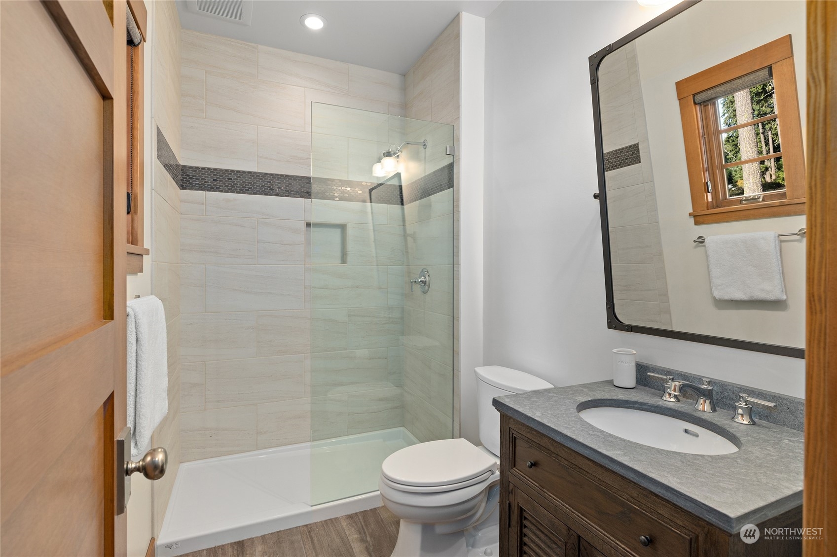 1040 Pinegrass Loop Cle Elum, WA 98922 - Photo 24 of 39 a bathroom with a granite countertop sink toilet and shower