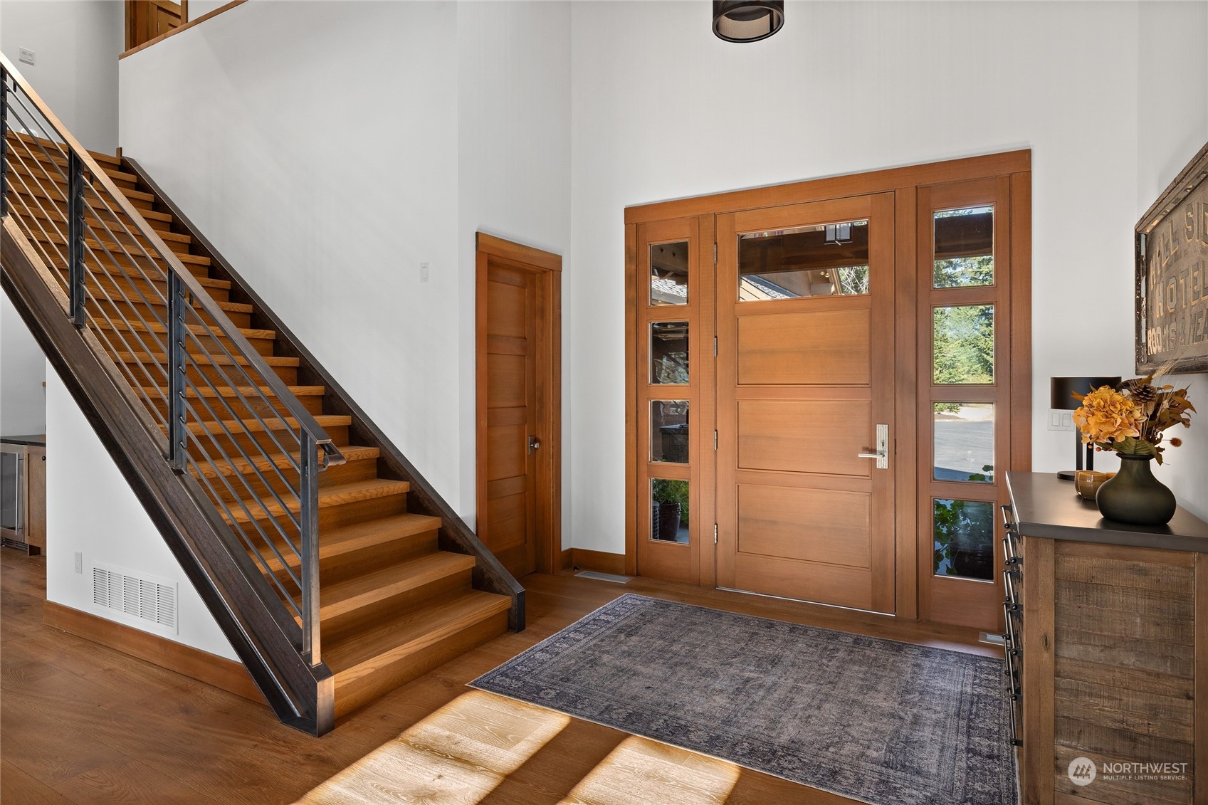 1040 Pinegrass Loop Cle Elum, WA 98922 - Photo 25 of 39 a view of an entryway