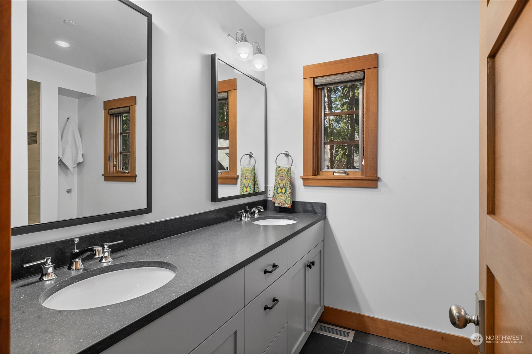 1040 Pinegrass Loop Cle Elum, WA 98922 - Photo 27 of 39 a bathroom with a granite countertop sink mirror and window